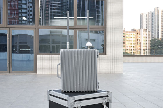 شراء 13-22 نطاقات التردد Spoofer الطائرة بدون طيار بعيدة المدى مع 5km-20km نطاق قابلة للتخصيص و IP65 جهاز خداع GNSS مقاوم للماء لأنظمة مكافحة الطائرات بدون طيار تصنيع عبر الإنترنت